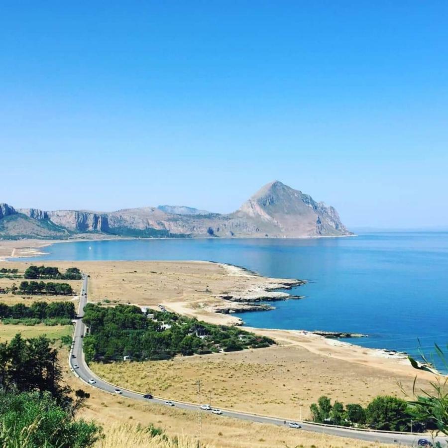 카스텔루치오 L'Isola Del Sole B&B 외부 사진